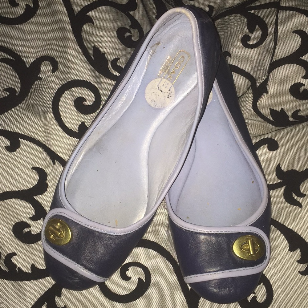 Cute two tone blue coach flats!